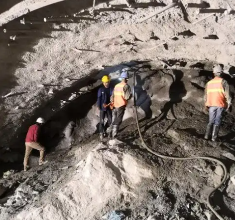 衡山隧道拱顶带模注浆料，微膨胀注浆料的特点及施工工艺